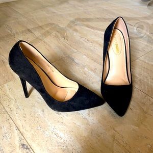 Suede pumps